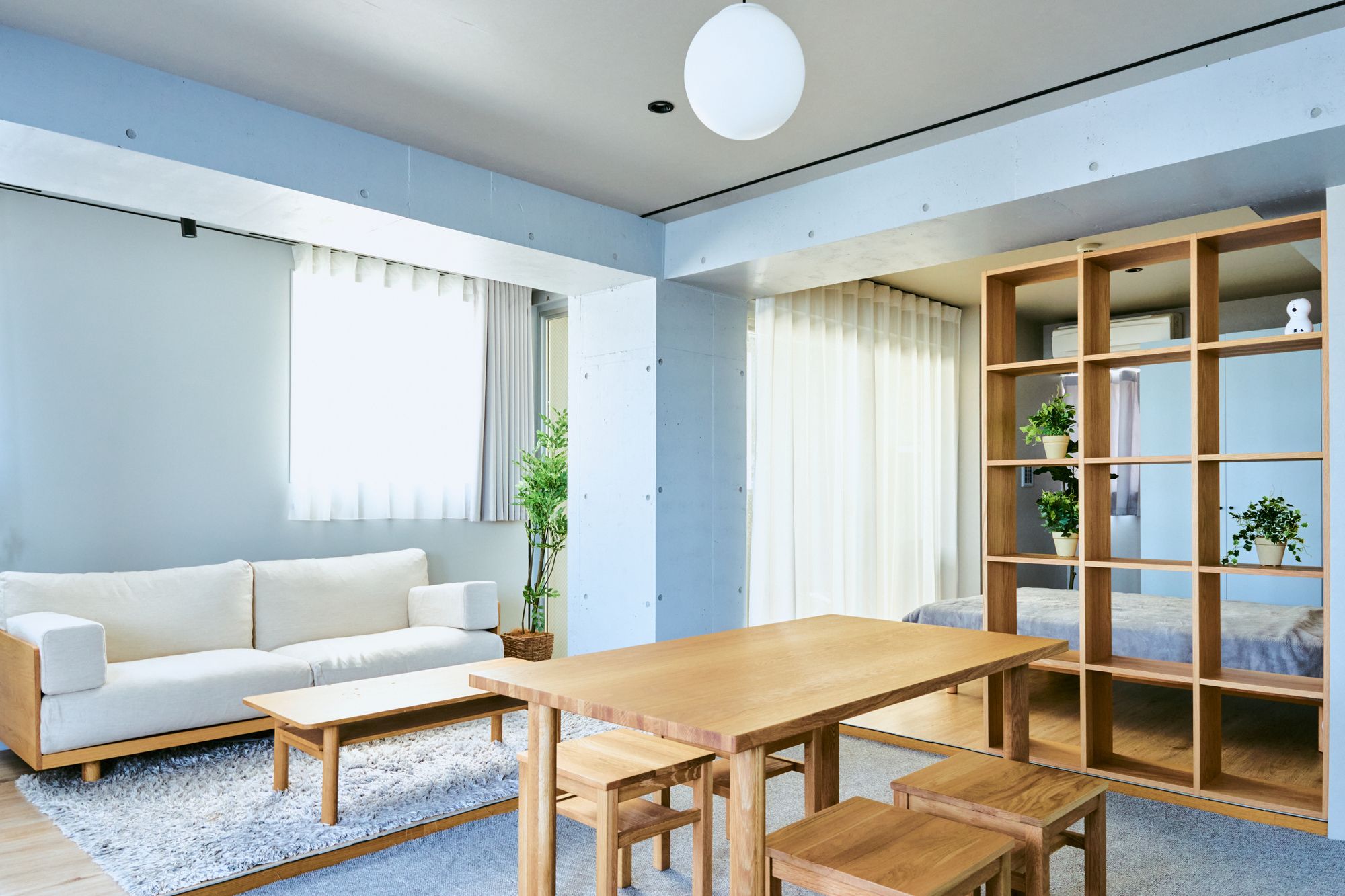 明るく開放的な賃貸マンションのリビングルーム